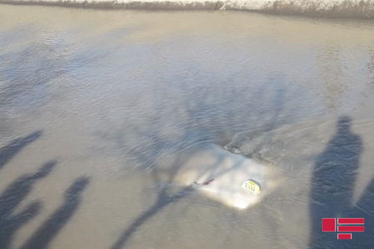 Samur-Abşeron kanalına düşən avtomobil