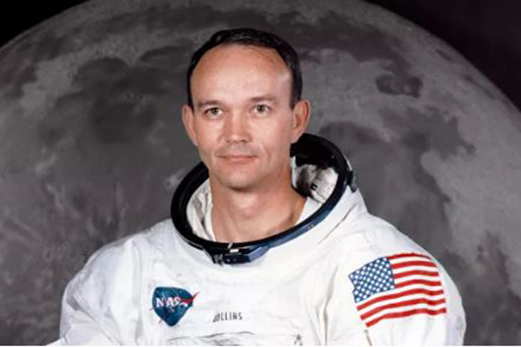 Aya uçuş edən ilk amerikalı kosmonavtlardan biri Maykl Kollins