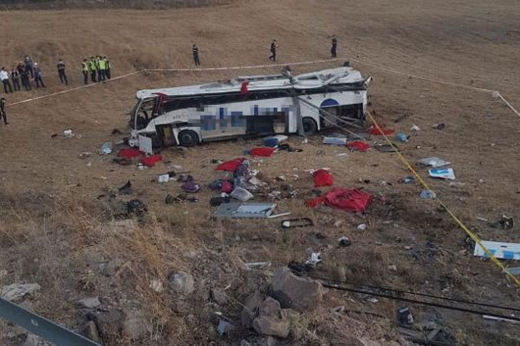 Türkiyədə qəzaya uğrayan sərnişin avtobusu