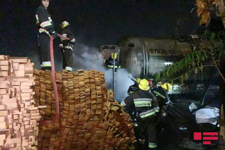 Bakıda taxta bazarında baş verən yanğın söndürüldü - FOTO  - YENİLƏNİB 