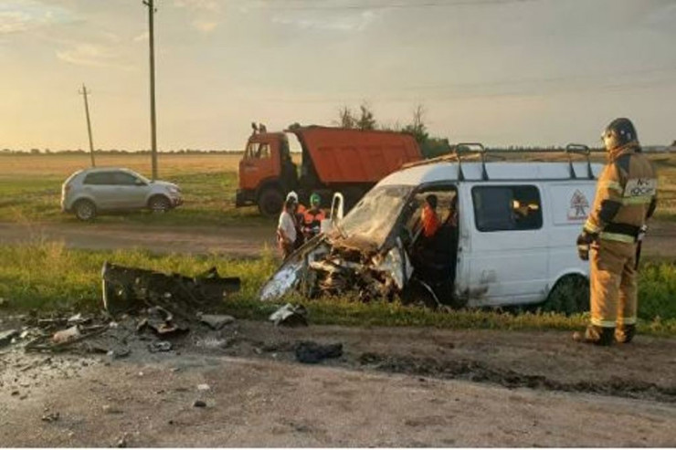 Mikroavtobus yolda sürüşdü... - 1 ölü, 12 yaralı 