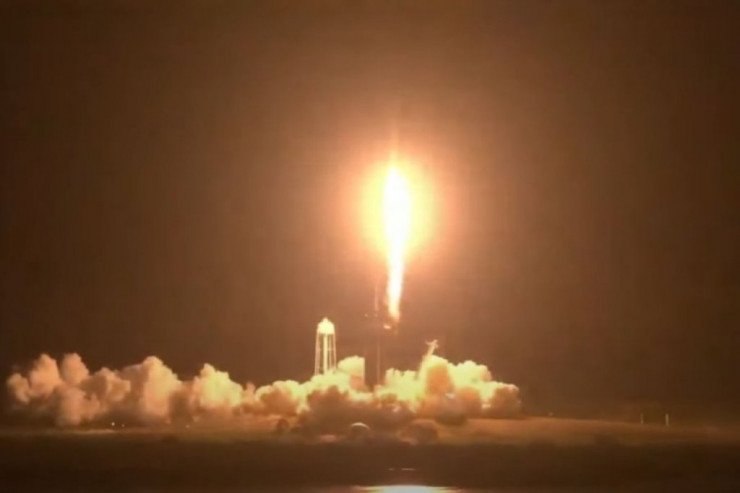 “SpaceX” şirkəti kosmosa limon və dondurma yolladı