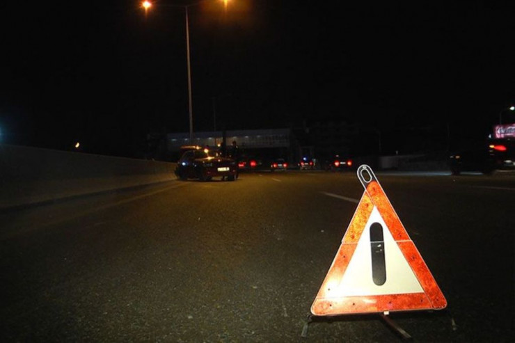 Keçmiş polisi maşın vuraraq öldürdü 