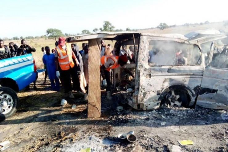 Avtobusu yandırdılar: 30 ölü  