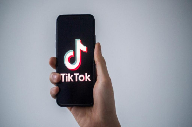 Məşhur aparıcı “Tiktok”  istifadəçilərini TƏHQİR ETDİ  