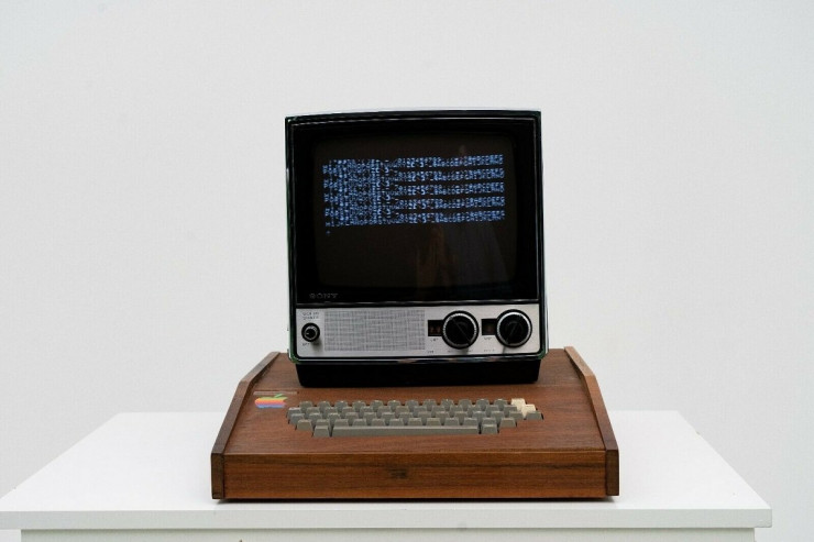 1976-cı il istehsalı "Apple 1" kompüteri hərraca çıxarıldı - REKORD QİYMƏT 