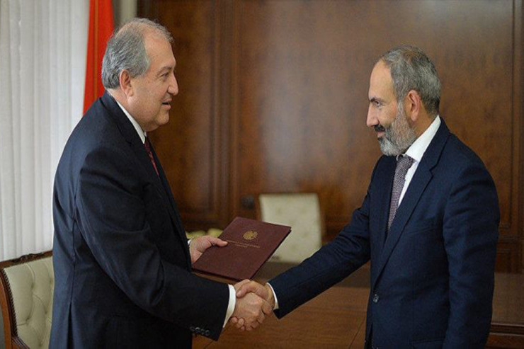 Baş naziri Nikol Paşinyan prezident Armen Sarkisyanla