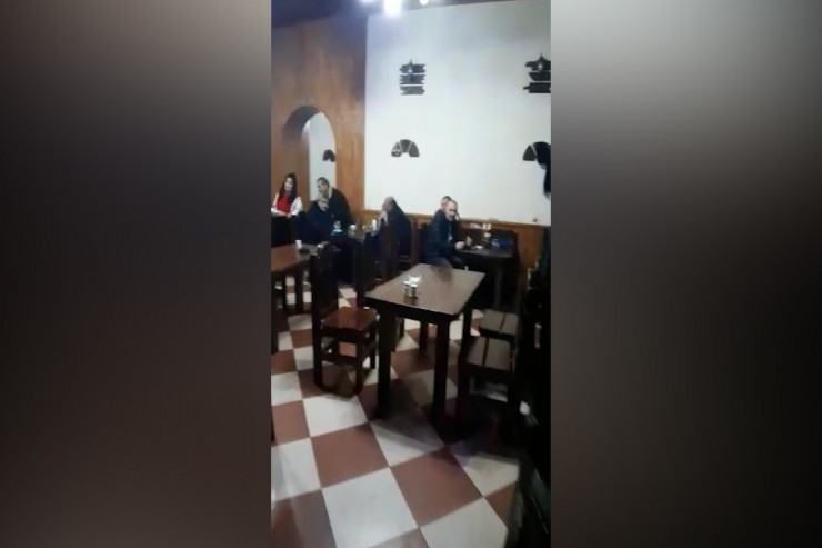 Bakıda daha bir kafenin sahibi və 16 müştərisi cərimələndi-FOTO 