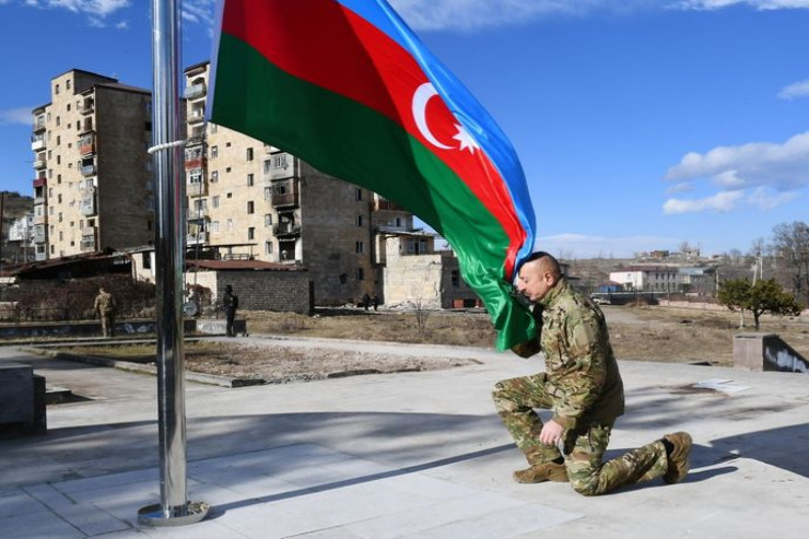 Prezident Şuşada bayrağımızı qaldırdı