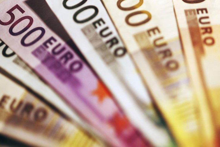 Avropa Birliyi dolları zəiflətməyə hazırlaşır