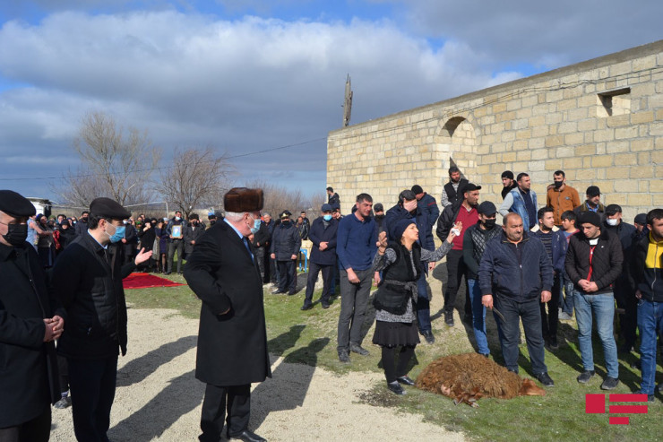 Azərbaycanda şəhid anası dəfndən əvvəl qurban kəsdi-FOTO -VİDEO -YENİLƏNİB 