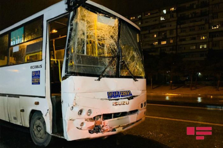 Bakıda avtobus qəzaya uğradı - YARALILAR VAR 