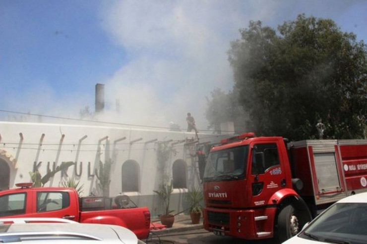 Məşhur aktyorun restoranı yandı -FOTO 