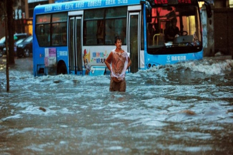 Çində fəlakət: 100 min insan köçürüldü 