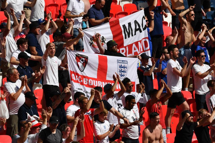 AVRO-2020:  Azarkeş tribunadan yıxıldı