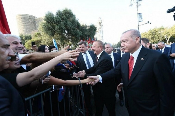 Ərdoğan Bakıda coşqu ilə qarşılandı - VİDEO 