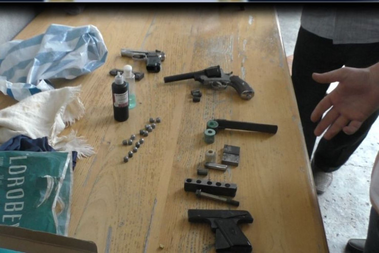 Rayon sakini 3 tapança ilə tutuldu