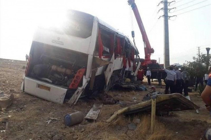 İranlı jurnalistləri daşıyan avtobus aşıb