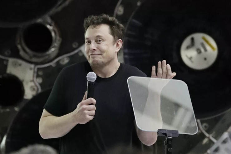 İlon Mask, "SpaceX" və "Tesla" şirkətlərinin rəhbəri, milyarder