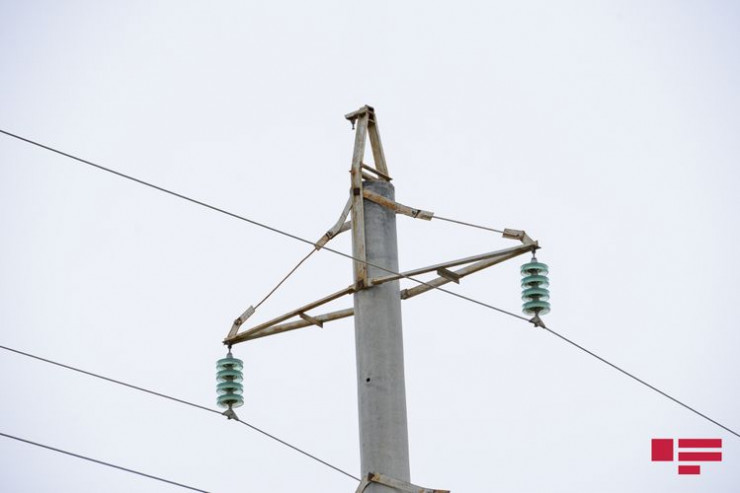 Ucara qar yağdı, elektrik enerjisi problemi yarandı