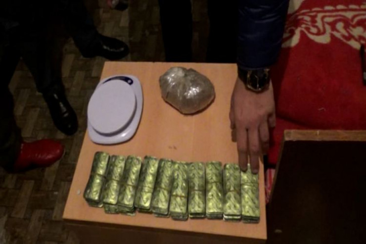İran vətəndaşından götürülən narkotiklər