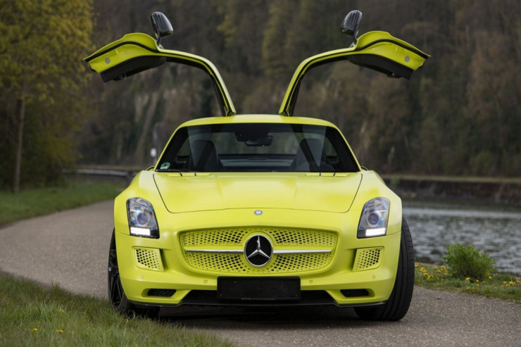 Dünyanın ən sürətli elektromobili - "Mercedes-Benz SLS"