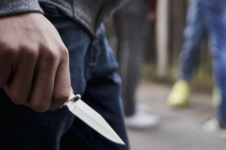 18 yaşlı oğlanı dostu bıçaqladı