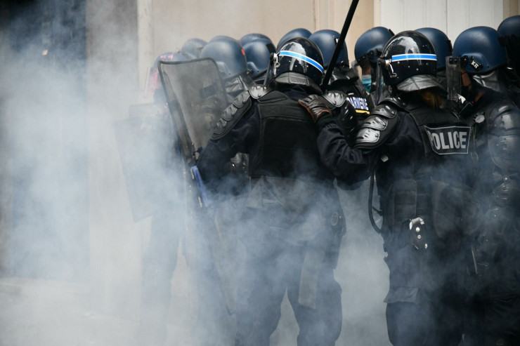 Fransa polisi nümayişi gözyaşardıcı qazla  dağıtdı