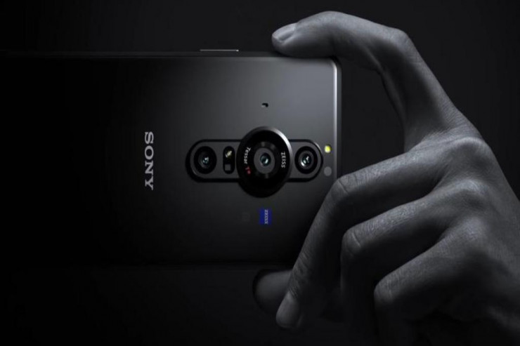 Dünyada  İLK:   “Sony”dən nəhəng kameralı smartfon