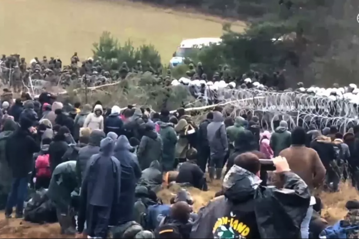 Miqrantlar Polşaya  "hücum edir”:   Sərhəddə atışma başladı -  VİDEO 