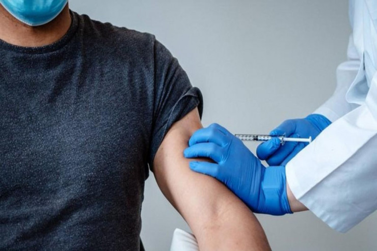 Məşhur klubun peyvənd vurdurmayan futbolçularına  pul verilməyəcək 