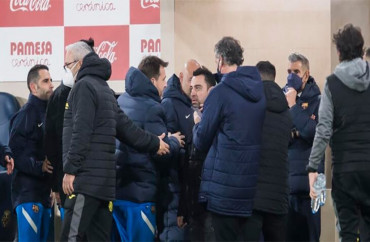 Xavi məşhur məşqçi ilə dalaşdı: Polis ayırdı