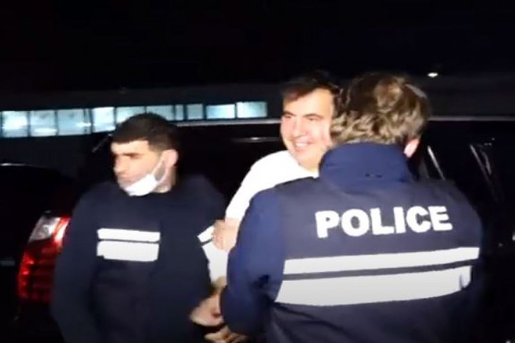 Saakaşvilinin Gürcüstanda saxlanılma anı - VİDEO 