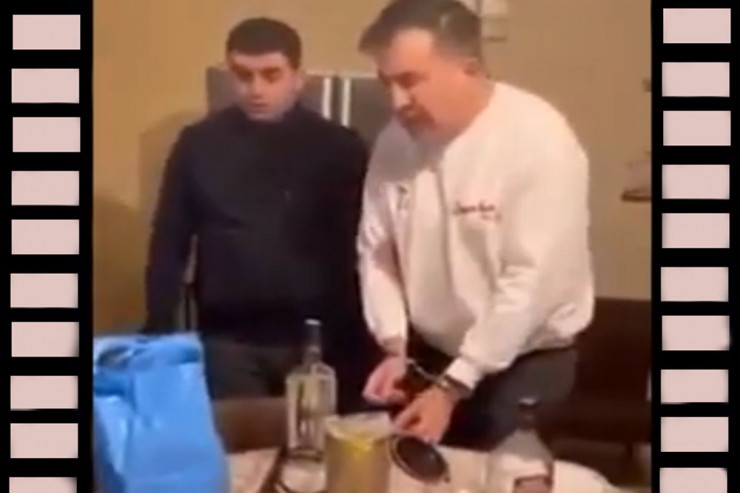 Saakaşvilinin tutulma anı -  VİDEO 