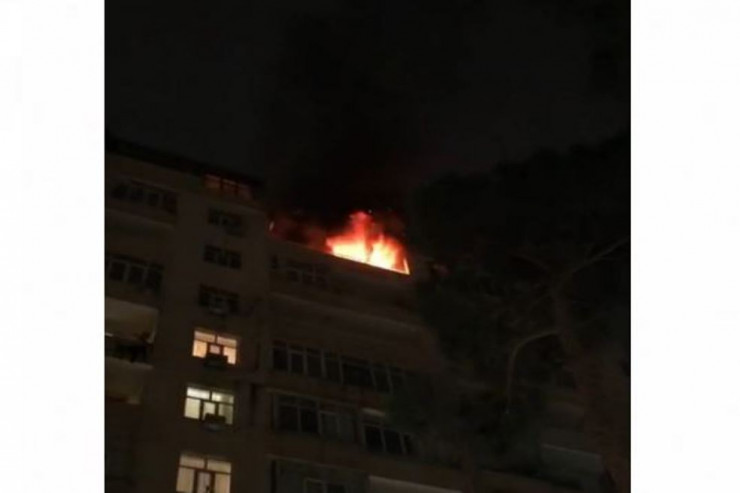 Xırdalanda çoxmərtəbəli bina yanıb