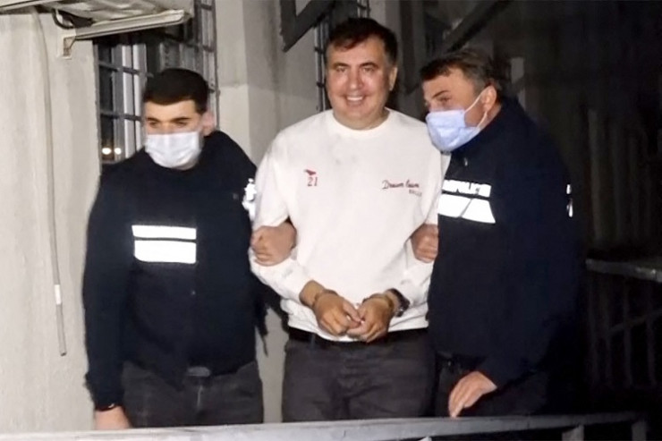 Saakaşvili aclıq aksiyasını dayandırdı
