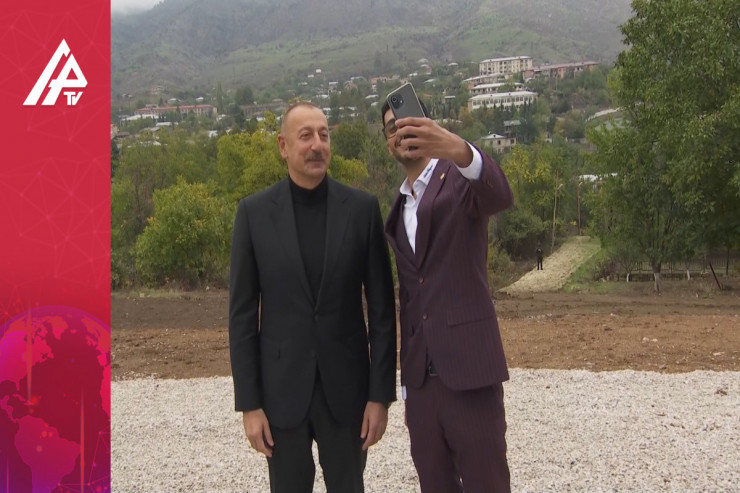 Prezident Hadrutda tələbə ilə “selfie” çəkdirdi - VİDEO 
