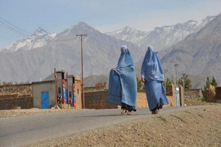 BMT:  “Taliban” qadınlarla bağlı verdiyi vədi pozur"