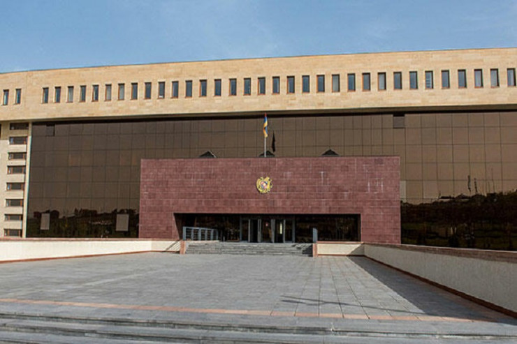 Ermənistanda nazirlik rəsmisi hərbi hissəni satıb?