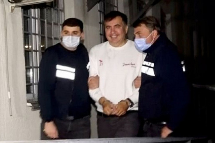 Saakaşvilini həbsxana həkimləri müayinə edəcək