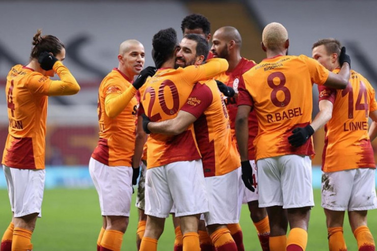 “Qalatasaray”da maaş limiti qoyuldu
