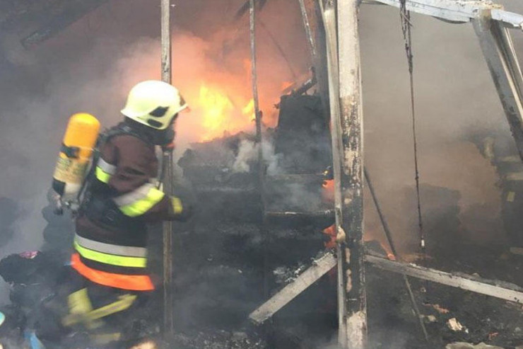 Şəmkir bazarında 7 köşk və bir mağaza yandı