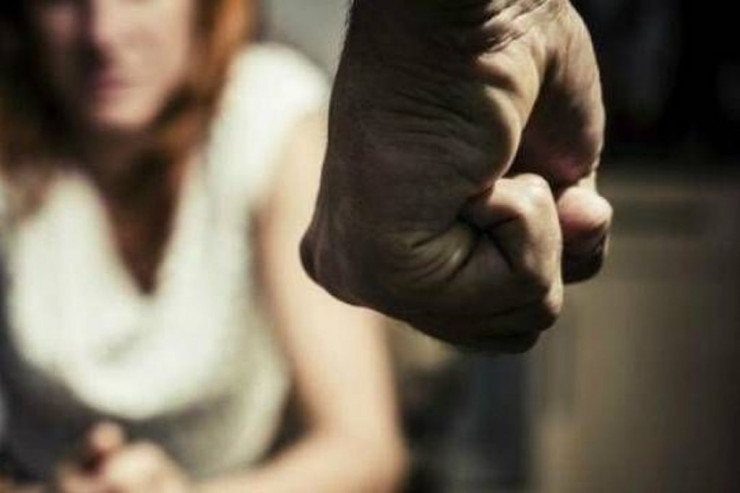 Arvadını KÜT ALƏTLƏ DÖYÜB  xəstəxanalıq etdi
