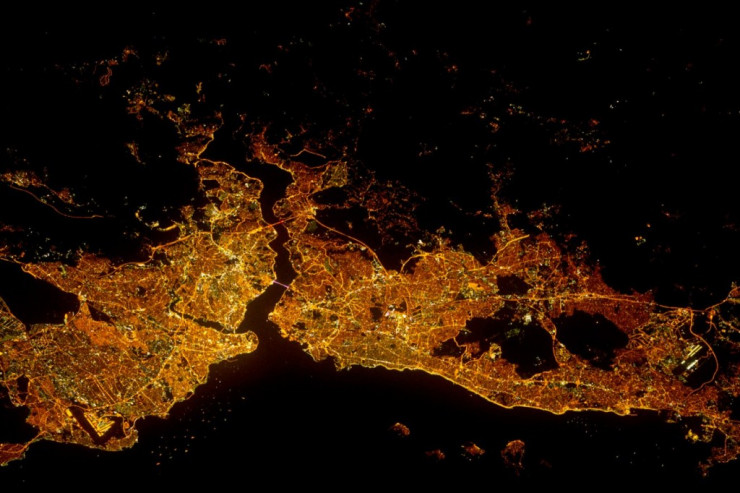 İstanbulun kosmosdan çəkilən möhtəşəm  FOTOSU 