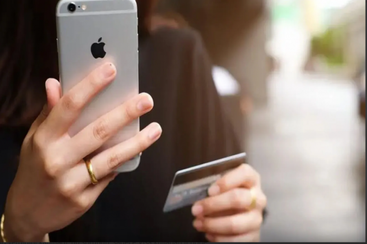 “iPhone” güvənsizliyi: Kredit kartınızı indi çıxarın 