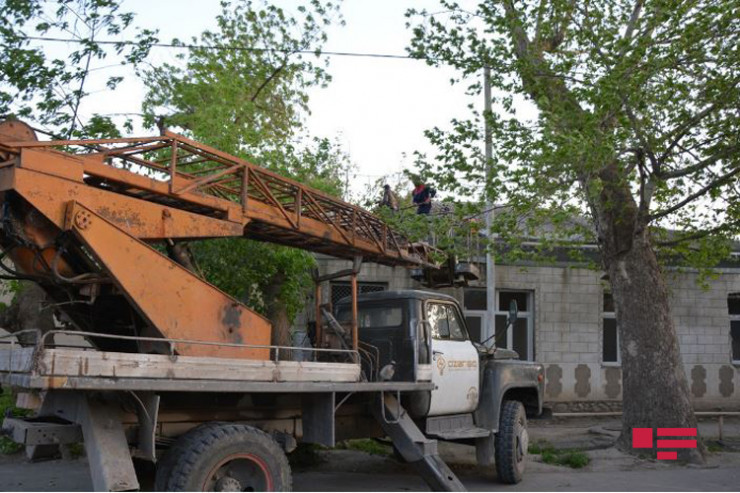 Küləyə görə 3 rayonda elektrik verilişi dayanıb -FOTO 