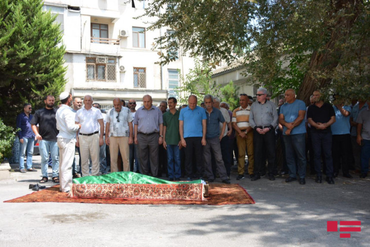 Tanınmış jurnalist Araz Zeynalov dəfn olundu - FOTO  - YENİLƏNİB 