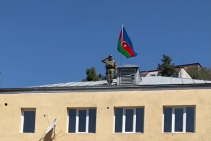 Laçın şəhərində Azərbaycan bayrağı qaldırıldı - MƏRUZƏ VİDEOSU 