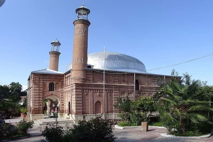 Qazaxda tarixi məscid bərpa olundu