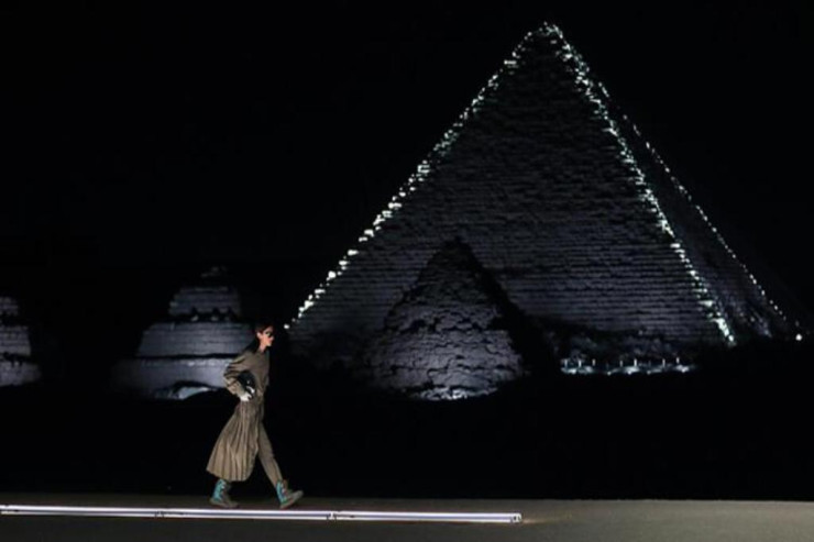 Misir piramidalarında ilk dəfə moda nümayişi baş tutub - FOTO 